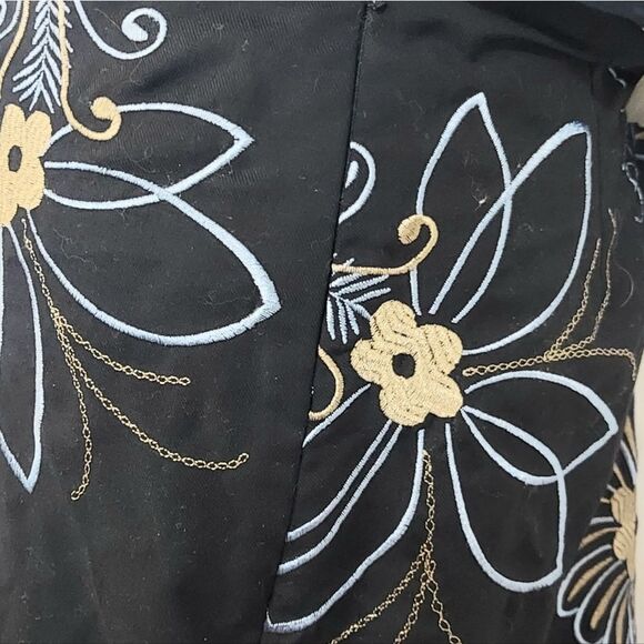 Ann Taylor Loft embroidered skirt size 4/6. - Picture 8 of 9